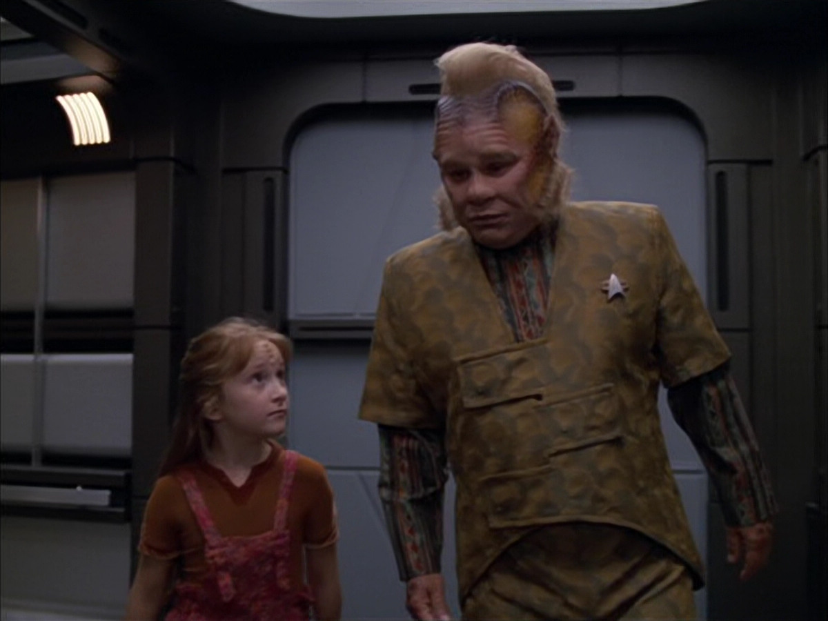extant_StarTrek_VOY_5x05-OnceUponATime_01436.jpg