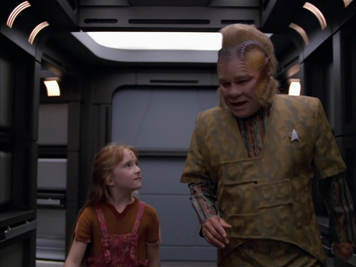 extant_StarTrek_VOY_5x05-OnceUponATime_01440.jpg