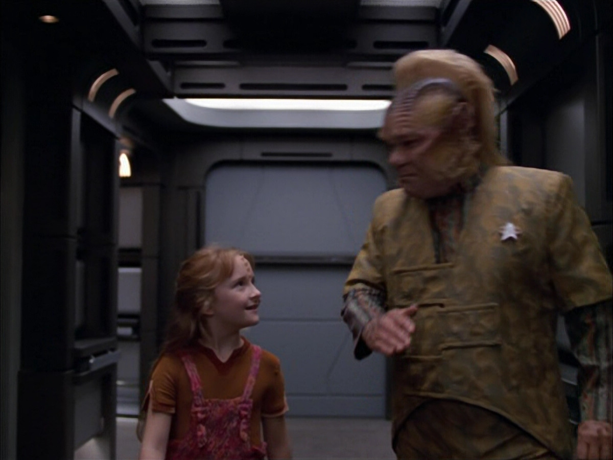 extant_StarTrek_VOY_5x05-OnceUponATime_01442.jpg