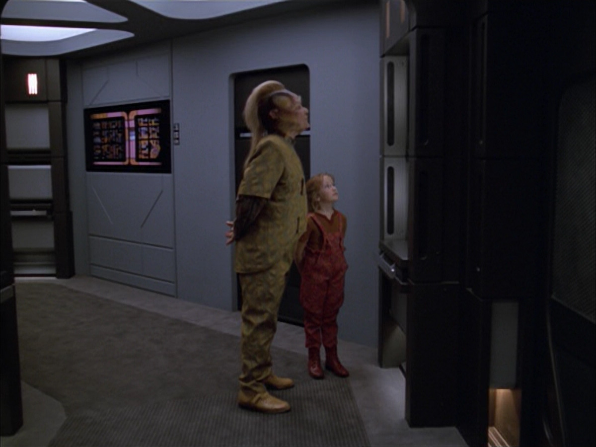 extant_StarTrek_VOY_5x05-OnceUponATime_01537.jpg