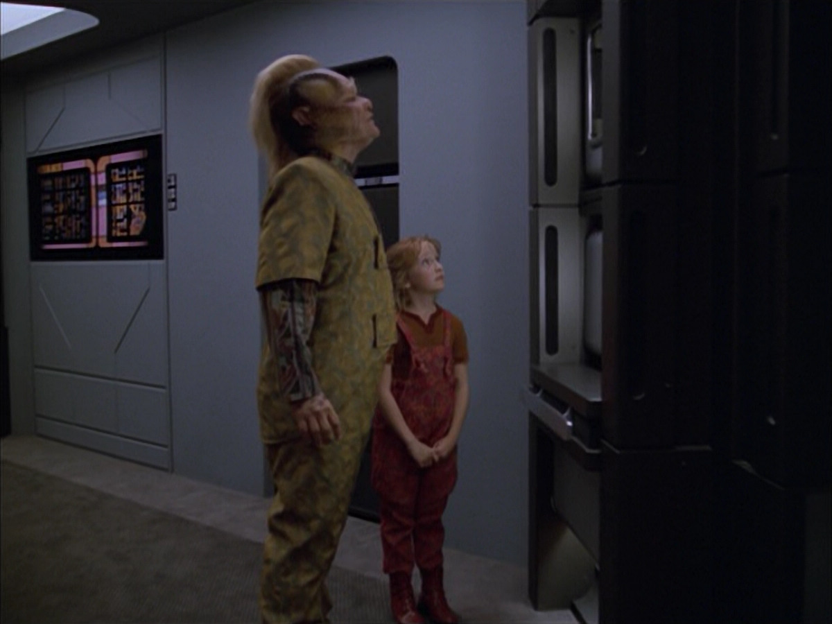extant_StarTrek_VOY_5x05-OnceUponATime_01552.jpg