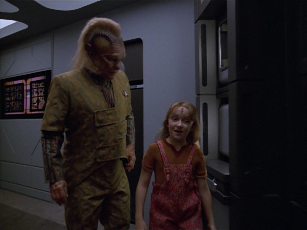 extant_StarTrek_VOY_5x05-OnceUponATime_01565.jpg