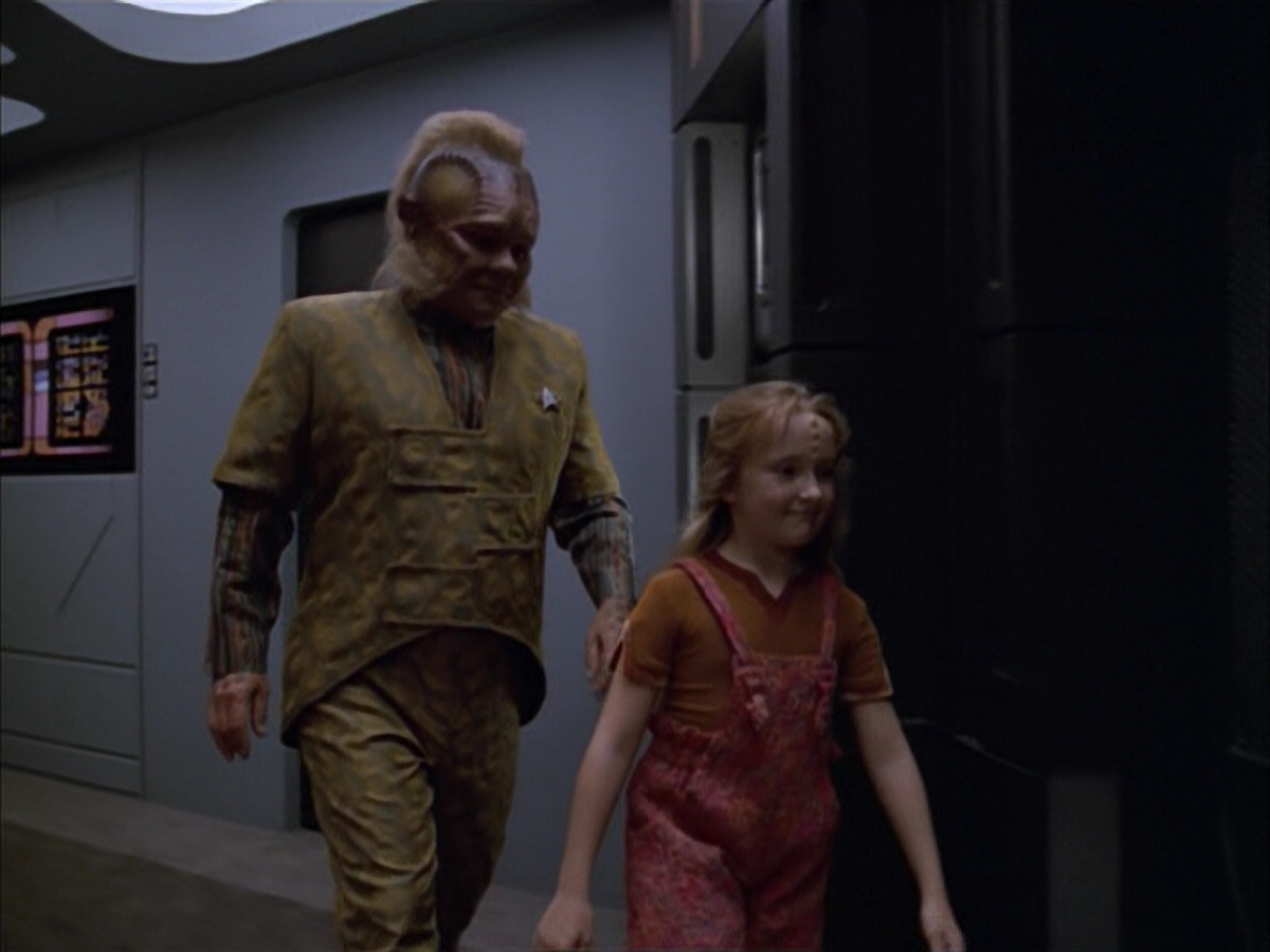 extant_StarTrek_VOY_5x05-OnceUponATime_01566.jpg