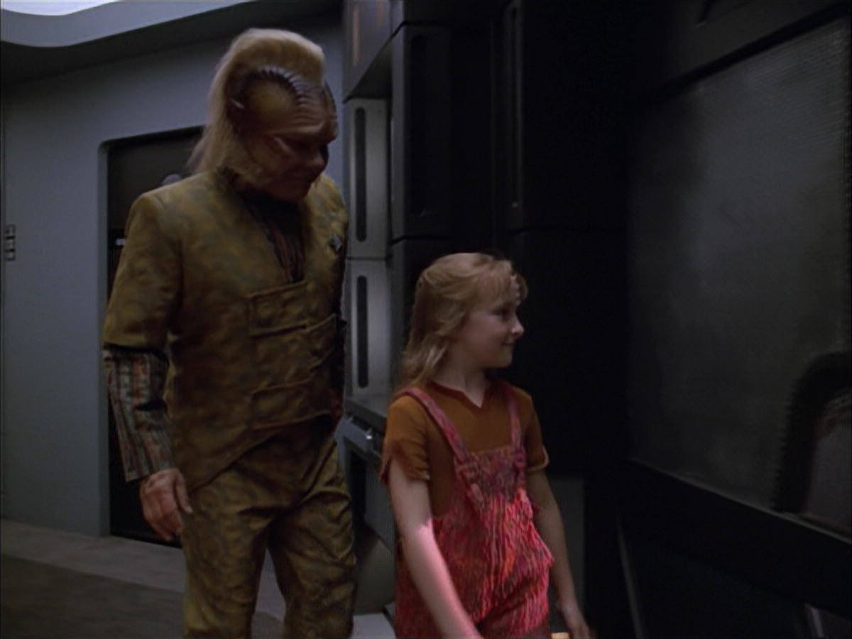 extant_StarTrek_VOY_5x05-OnceUponATime_01567.jpg