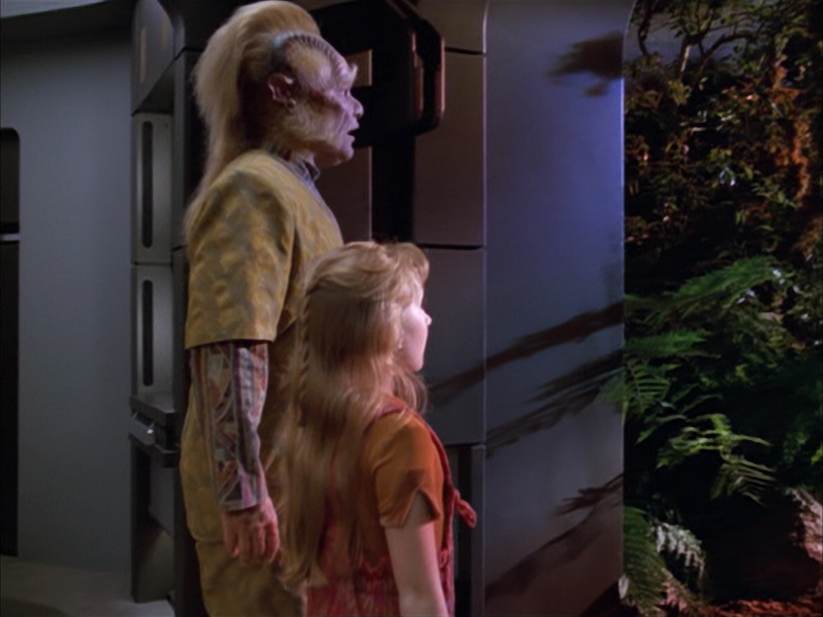 extant_StarTrek_VOY_5x05-OnceUponATime_01569.jpg
