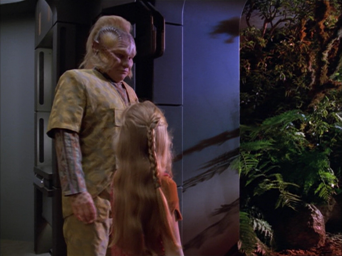 extant_StarTrek_VOY_5x05-OnceUponATime_01570.jpg