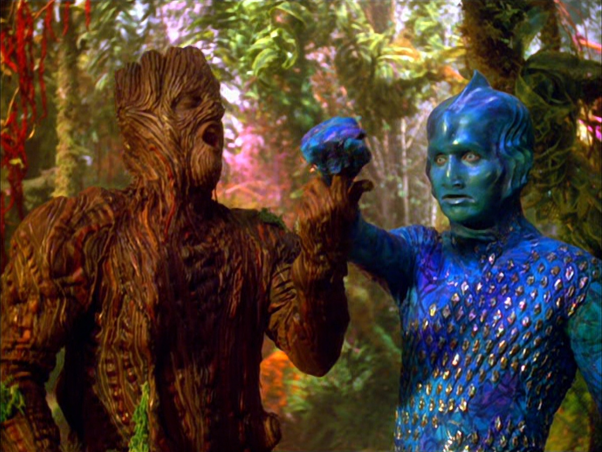 extant_StarTrek_VOY_5x05-OnceUponATime_01606.jpg