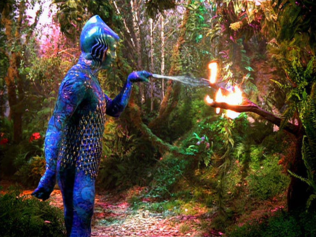 extant_StarTrek_VOY_5x05-OnceUponATime_01624.jpg