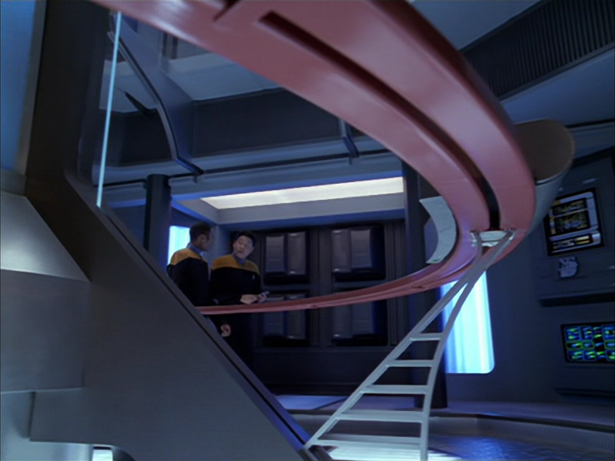 extant_StarTrek_VOY_5x05-OnceUponATime_01770.jpg