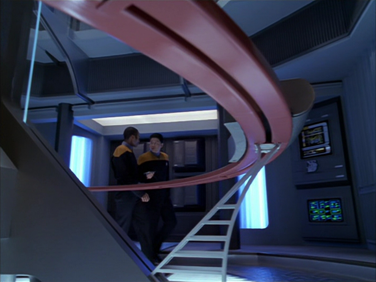 extant_StarTrek_VOY_5x05-OnceUponATime_01771.jpg