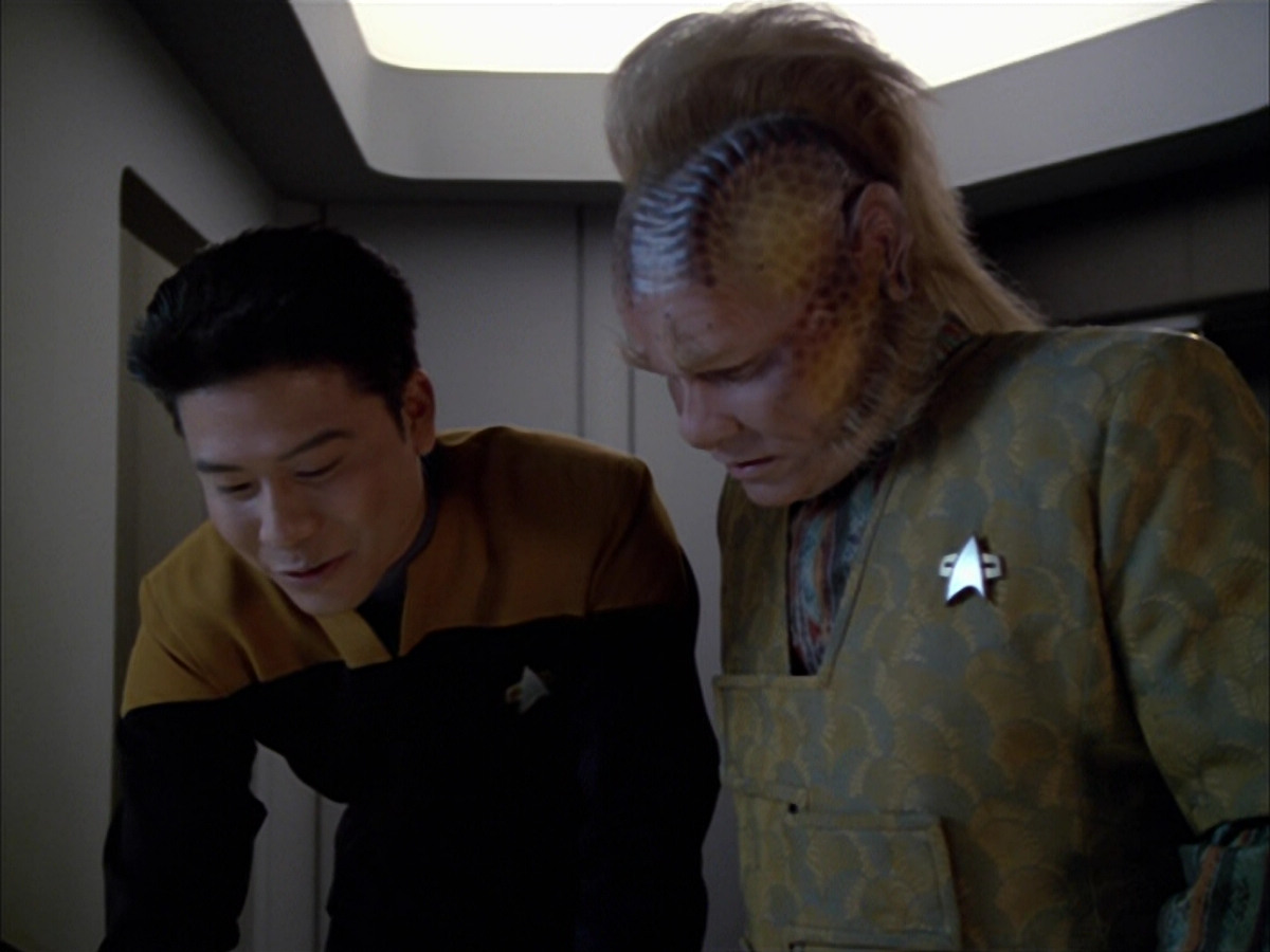 extant_StarTrek_VOY_5x05-OnceUponATime_01830.jpg