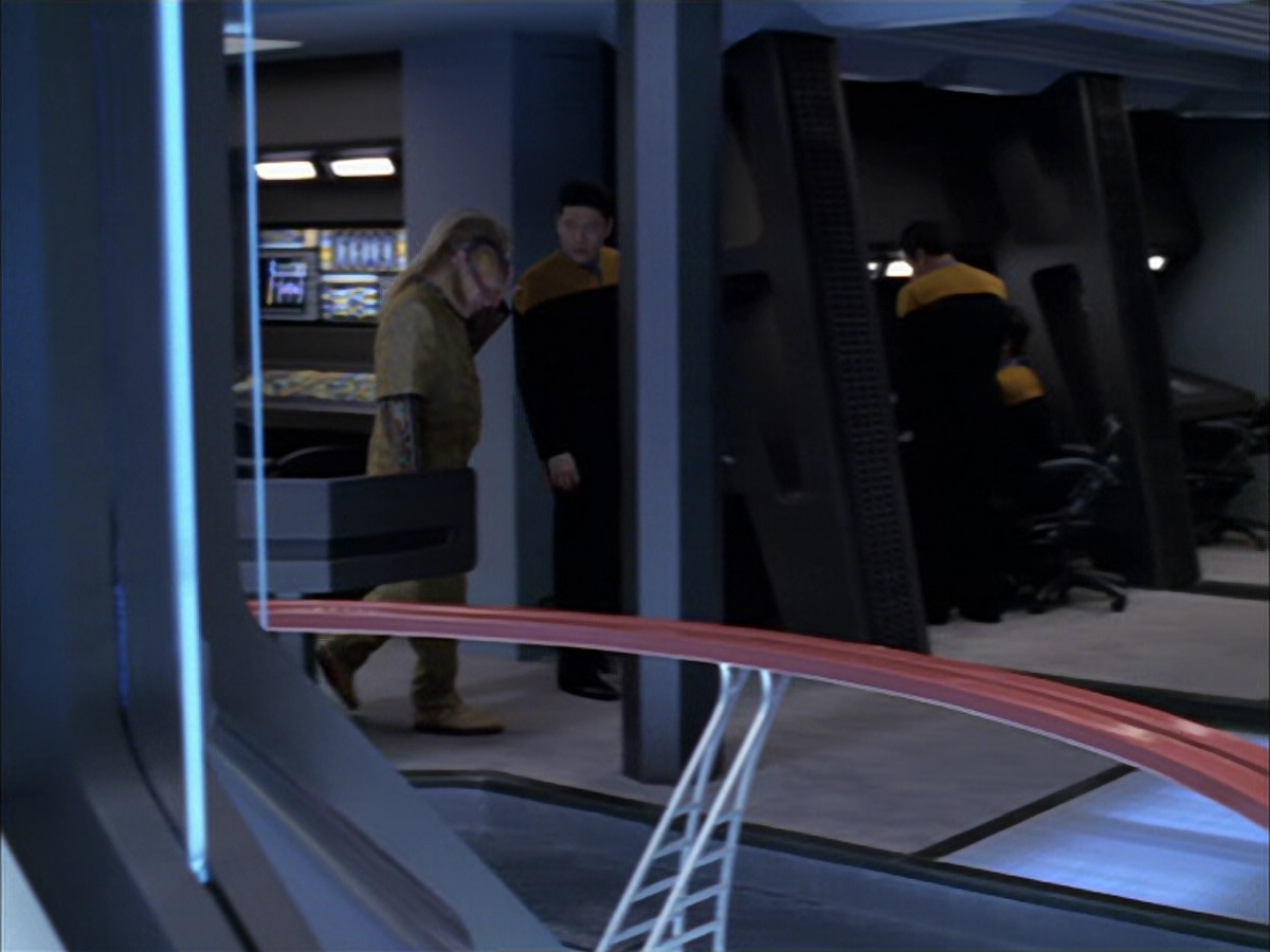 extant_StarTrek_VOY_5x05-OnceUponATime_01853.jpg