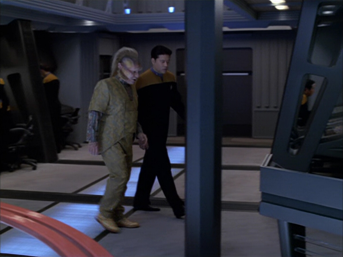 extant_StarTrek_VOY_5x05-OnceUponATime_01858.jpg