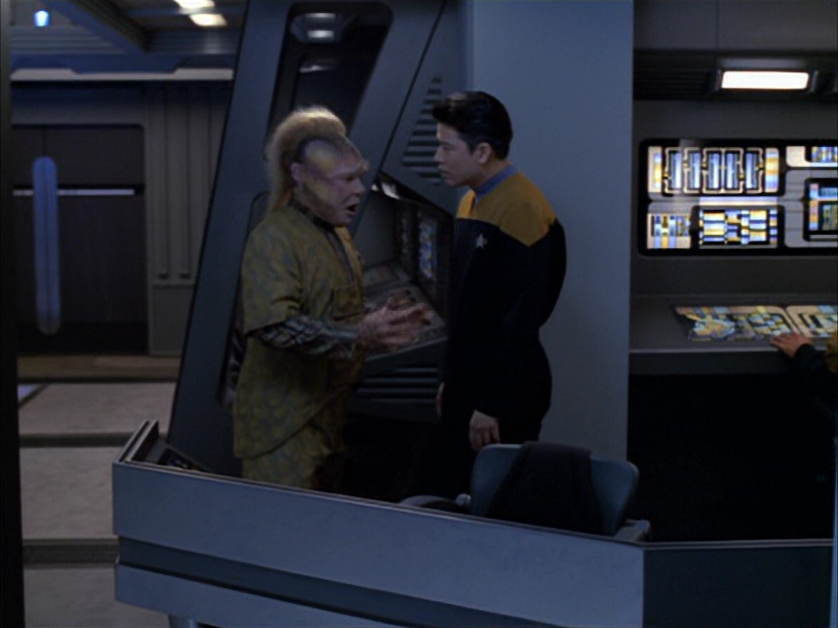 extant_StarTrek_VOY_5x05-OnceUponATime_01864.jpg
