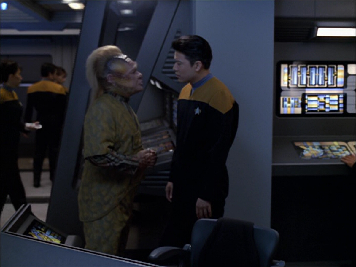 extant_StarTrek_VOY_5x05-OnceUponATime_01871.jpg