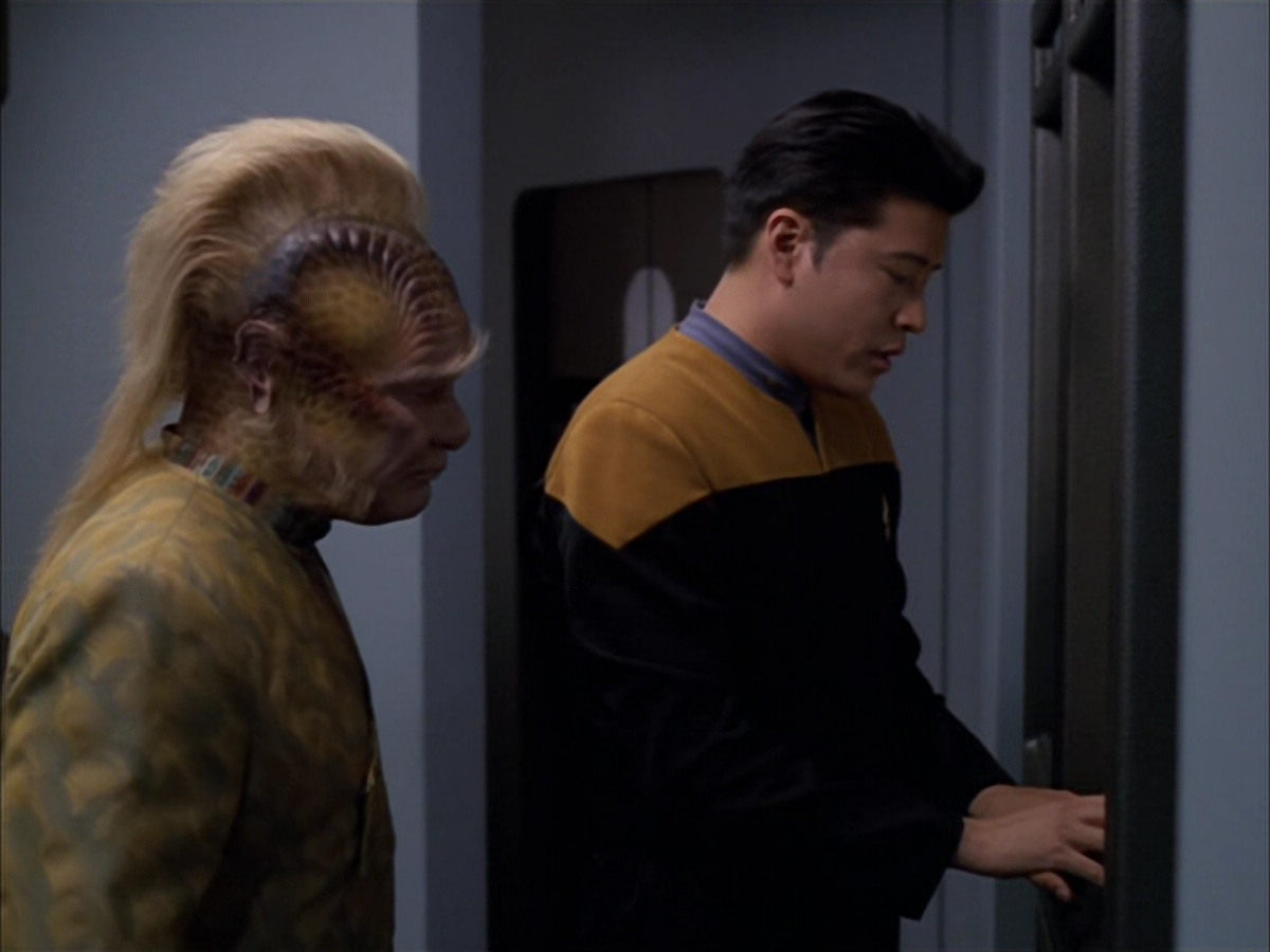 extant_StarTrek_VOY_5x05-OnceUponATime_01895.jpg