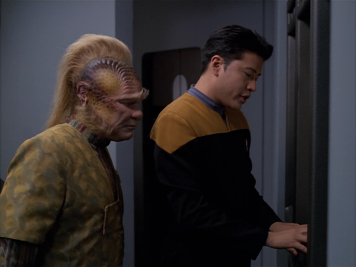 extant_StarTrek_VOY_5x05-OnceUponATime_01896.jpg