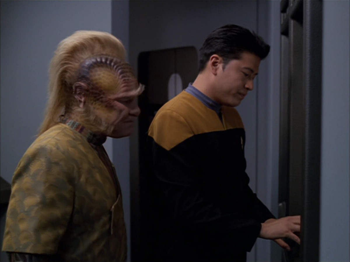 extant_StarTrek_VOY_5x05-OnceUponATime_01897.jpg