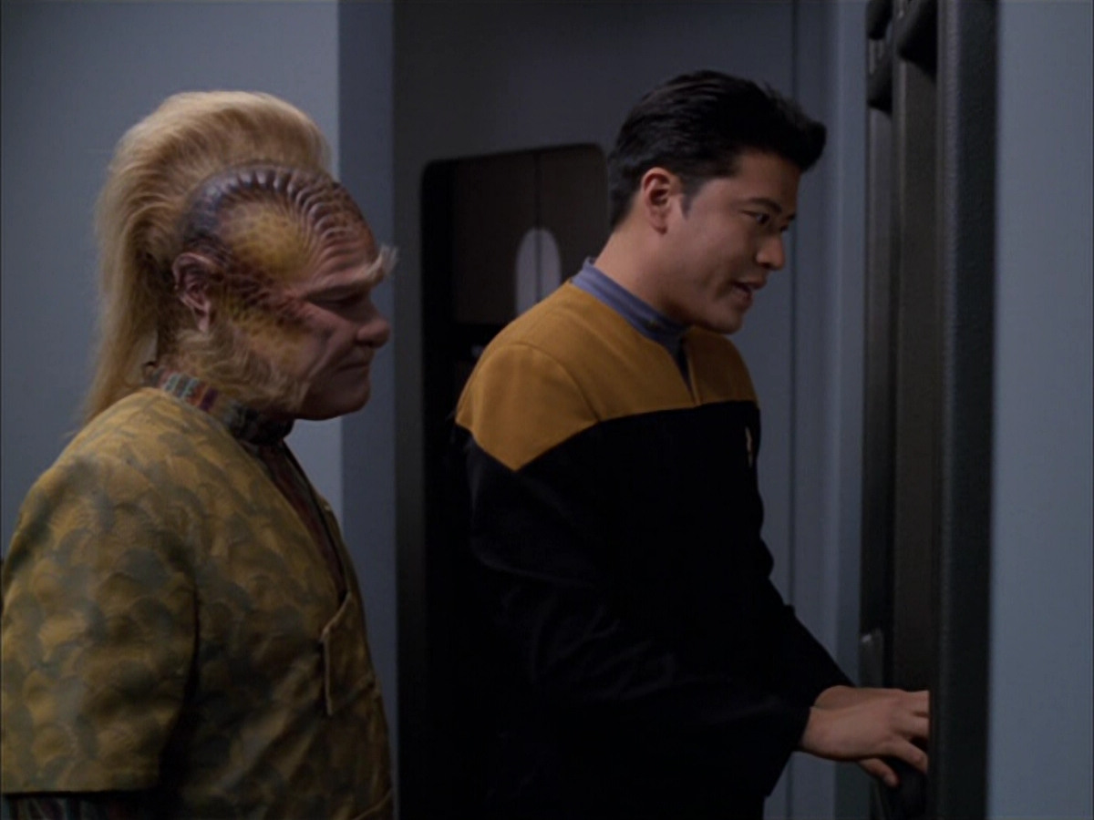 extant_StarTrek_VOY_5x05-OnceUponATime_01898.jpg