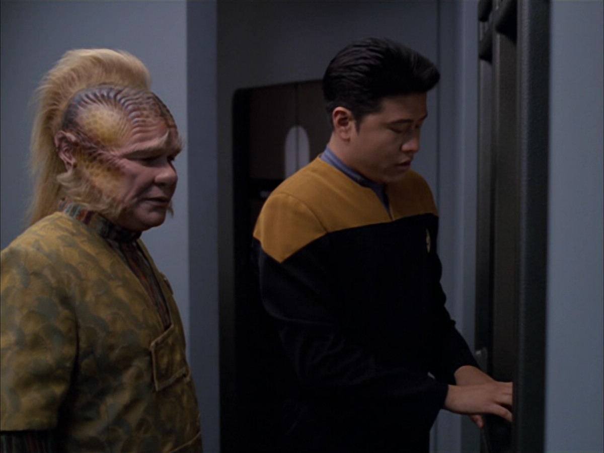 extant_StarTrek_VOY_5x05-OnceUponATime_01902.jpg