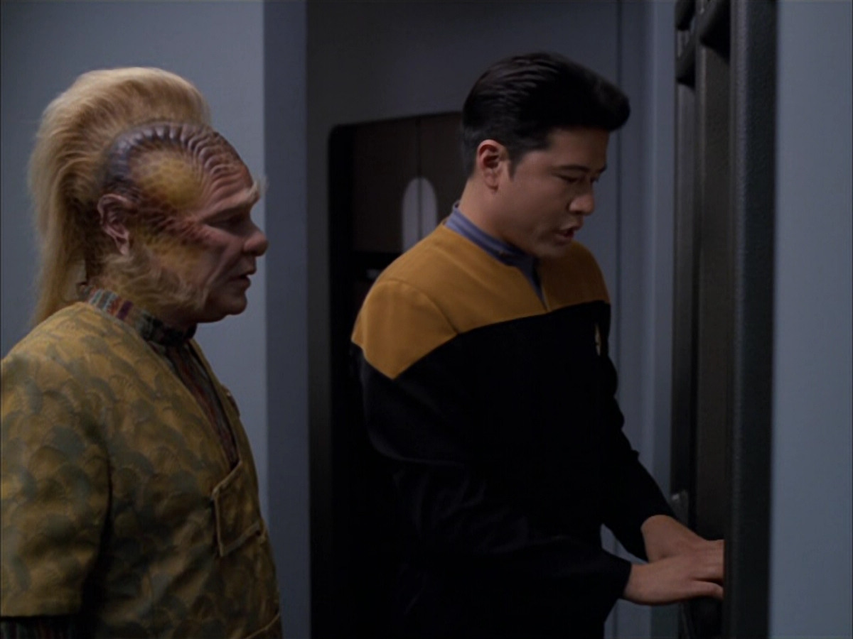 extant_StarTrek_VOY_5x05-OnceUponATime_01903.jpg