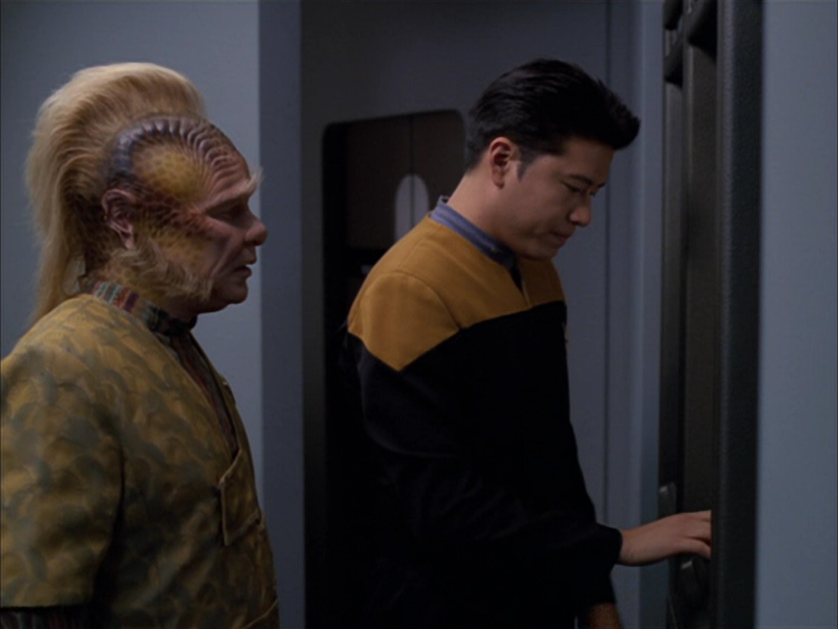 extant_StarTrek_VOY_5x05-OnceUponATime_01904.jpg