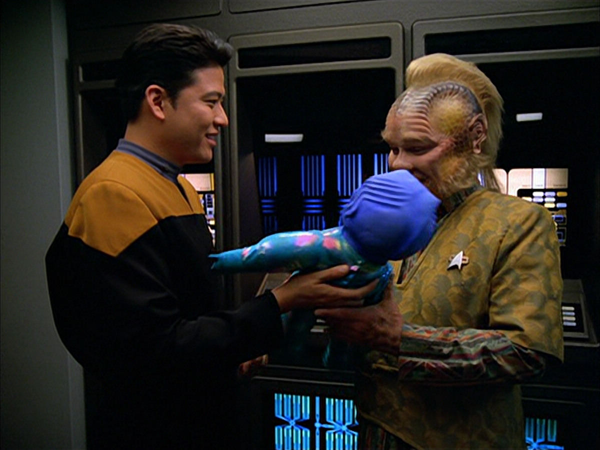 extant_StarTrek_VOY_5x05-OnceUponATime_01926.jpg