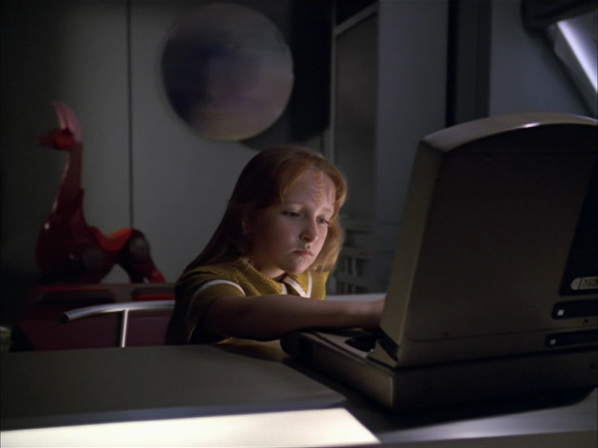 extant_StarTrek_VOY_5x05-OnceUponATime_01942.jpg