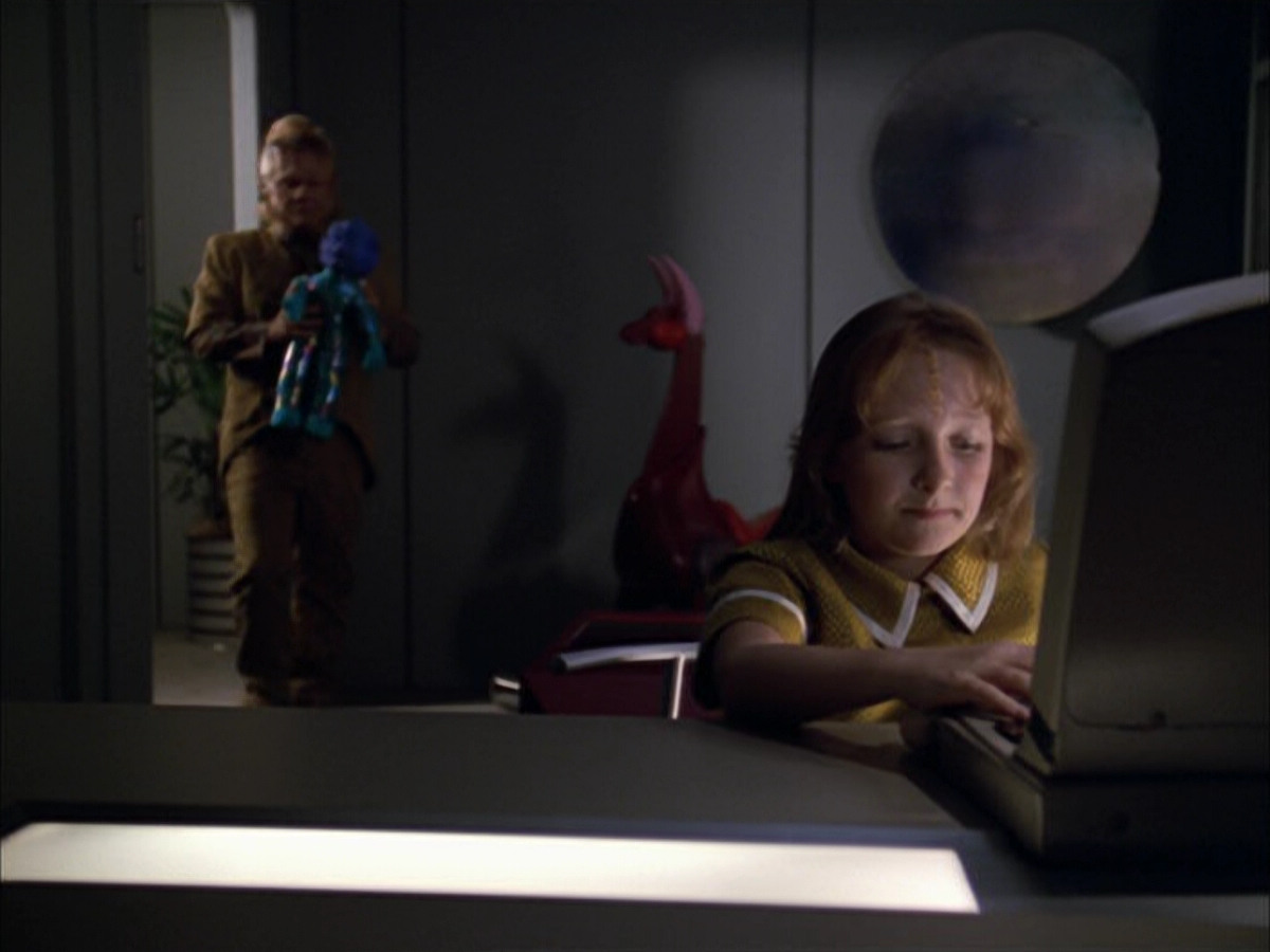 extant_StarTrek_VOY_5x05-OnceUponATime_01961.jpg