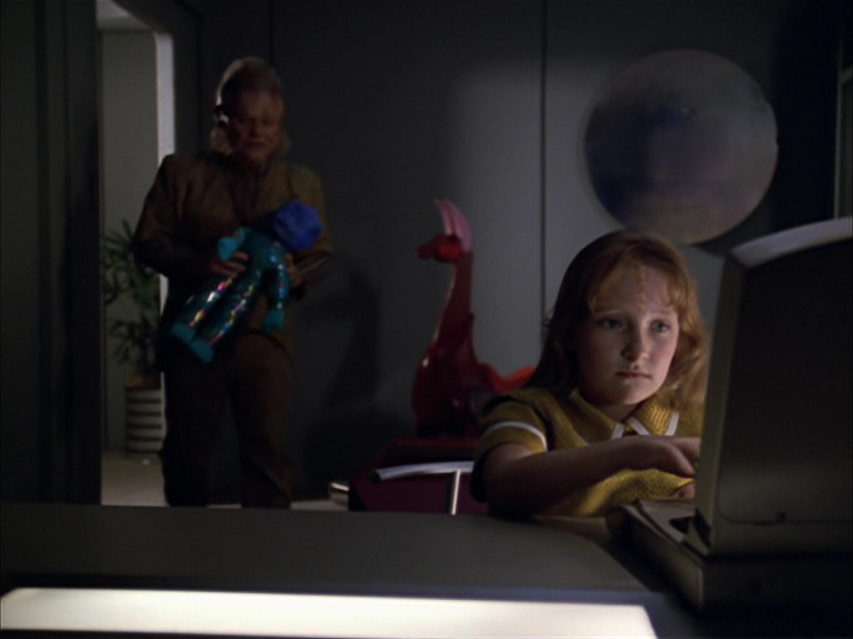 extant_StarTrek_VOY_5x05-OnceUponATime_01963.jpg