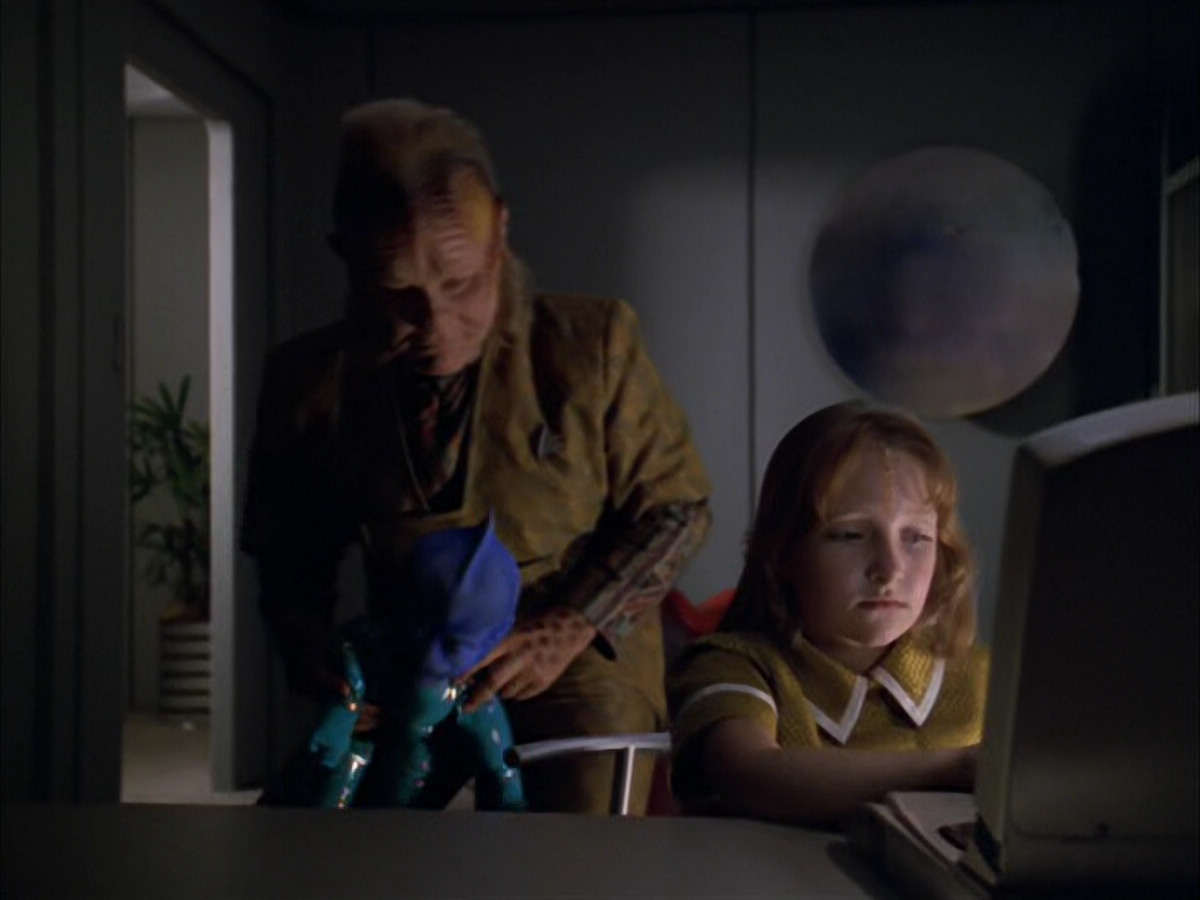 extant_StarTrek_VOY_5x05-OnceUponATime_01969.jpg