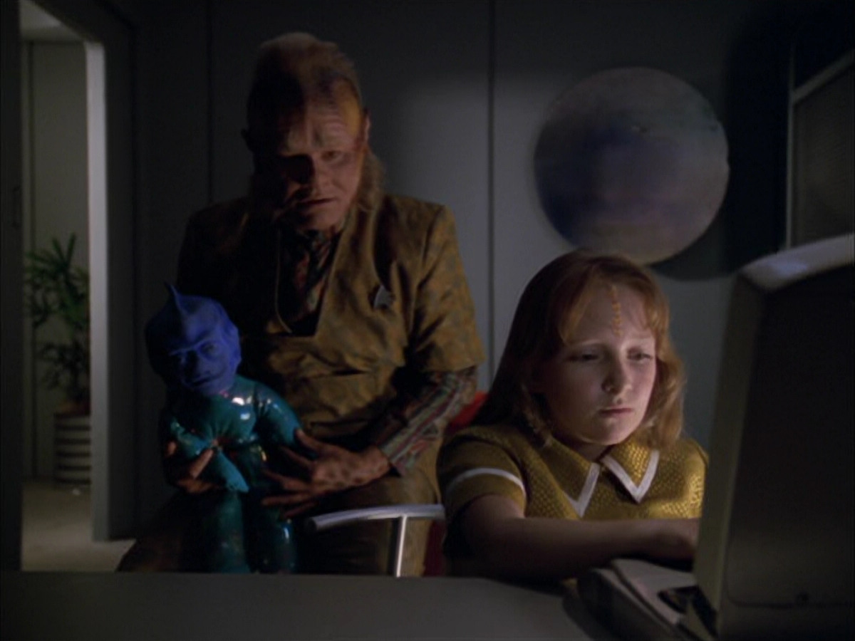 extant_StarTrek_VOY_5x05-OnceUponATime_01979.jpg