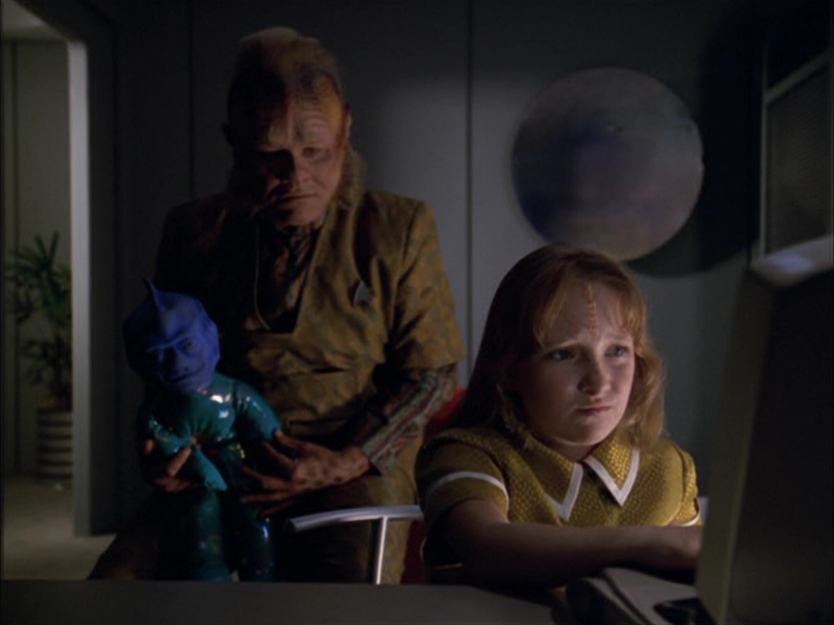 extant_StarTrek_VOY_5x05-OnceUponATime_01983.jpg