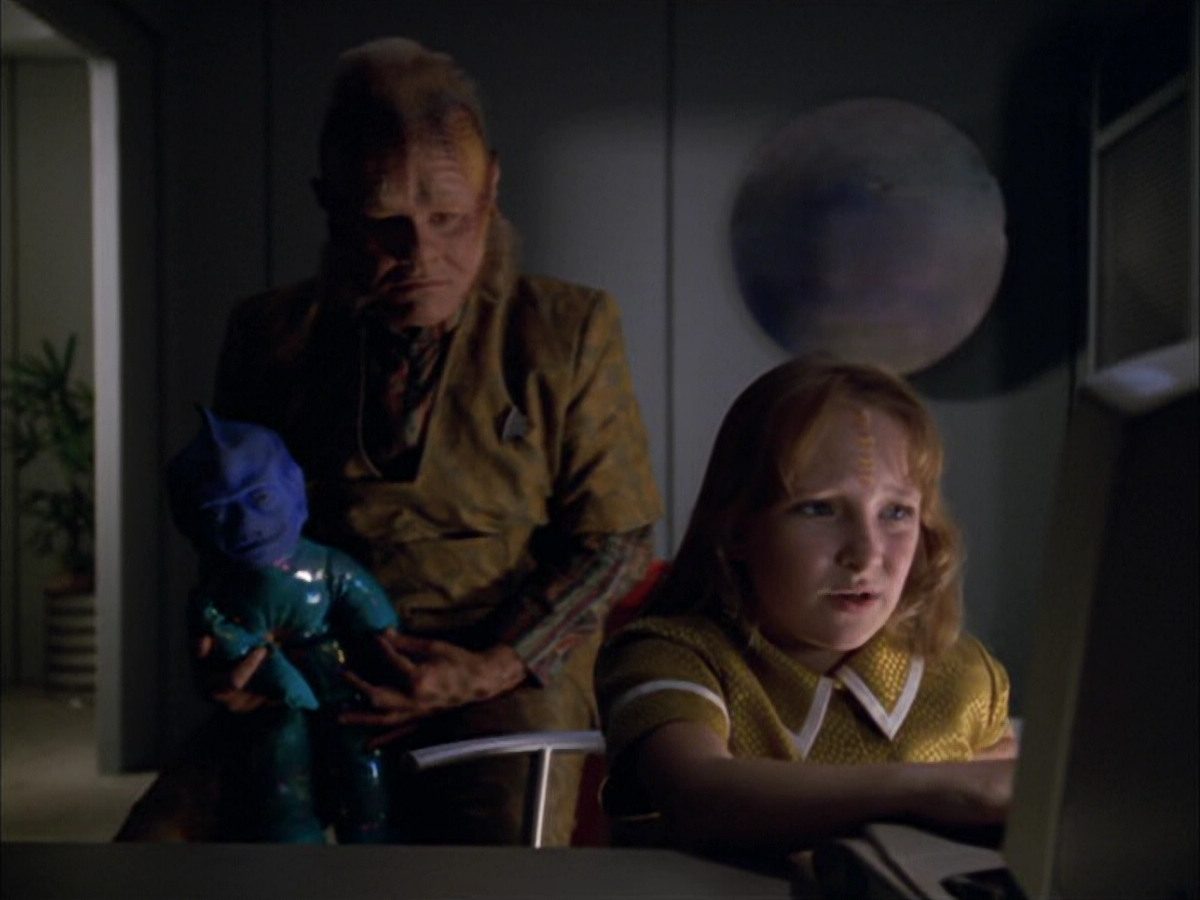 extant_StarTrek_VOY_5x05-OnceUponATime_01984.jpg