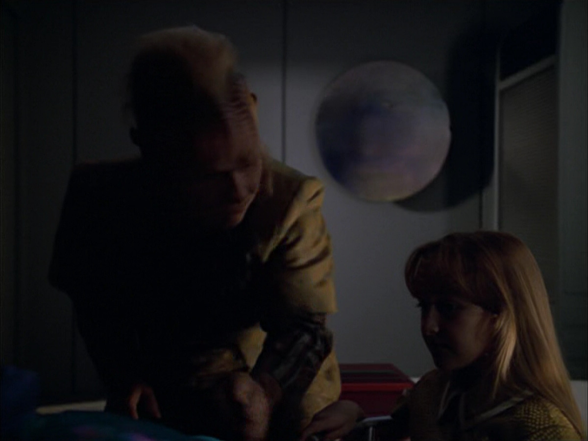 extant_StarTrek_VOY_5x05-OnceUponATime_02015.jpg