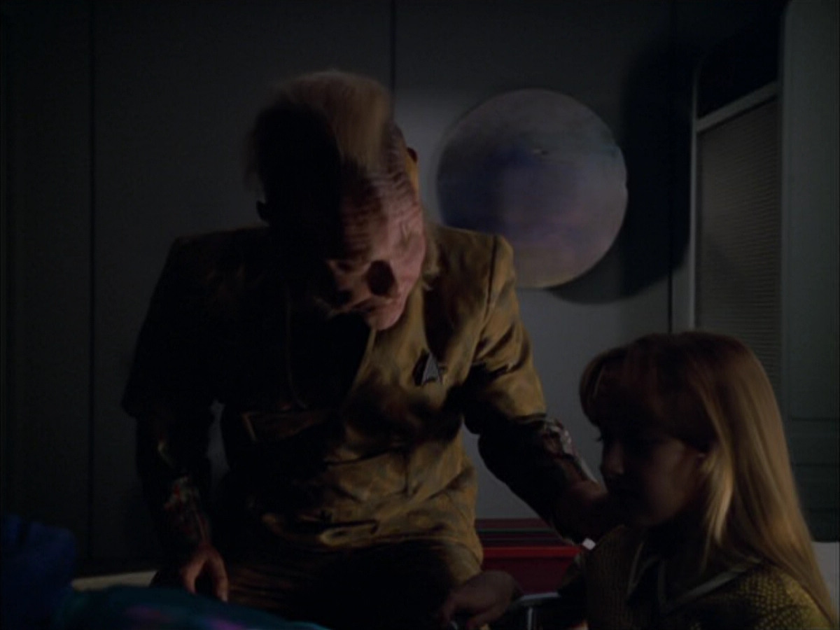 extant_StarTrek_VOY_5x05-OnceUponATime_02016.jpg