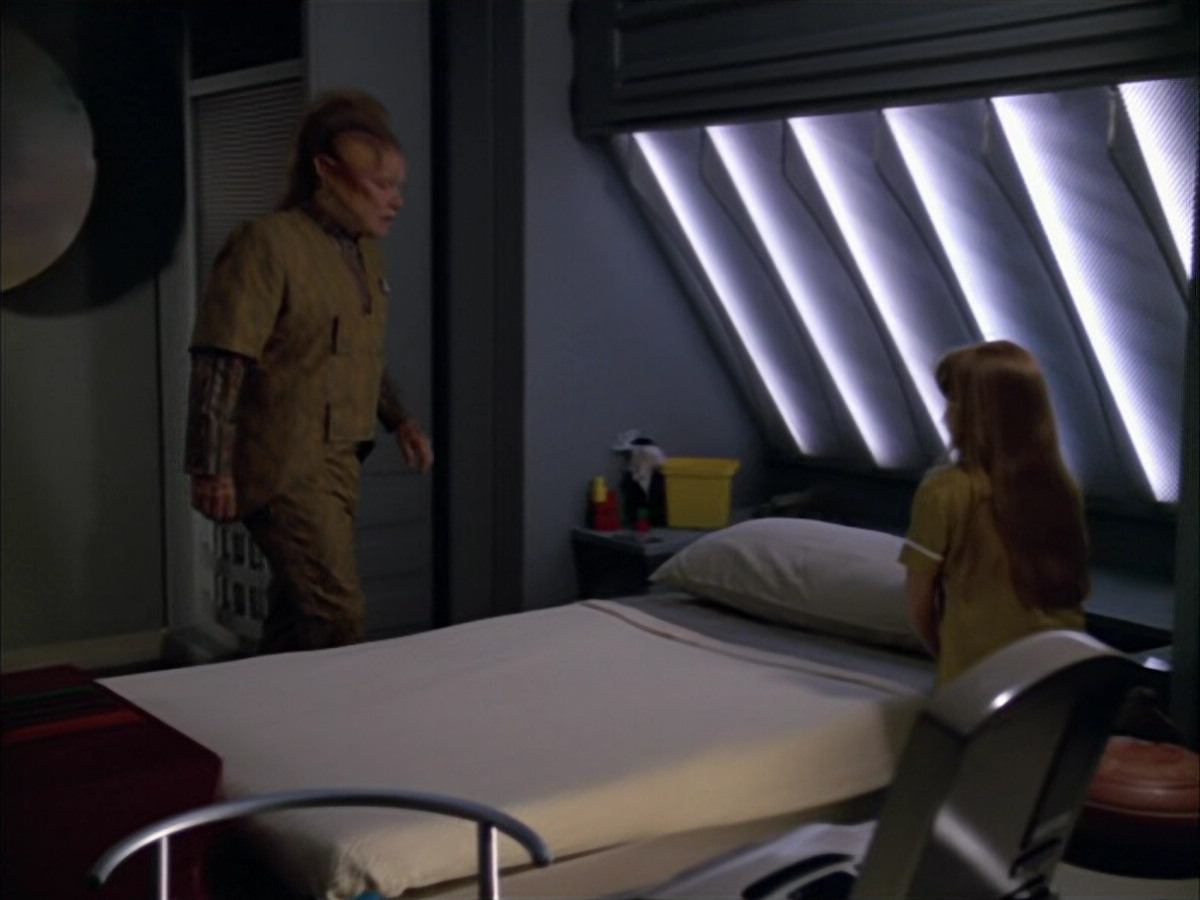 extant_StarTrek_VOY_5x05-OnceUponATime_02070.jpg