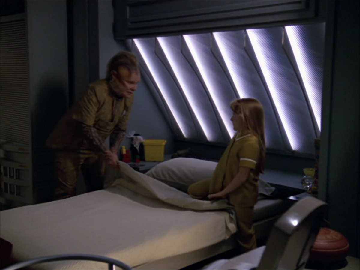 extant_StarTrek_VOY_5x05-OnceUponATime_02072.jpg
