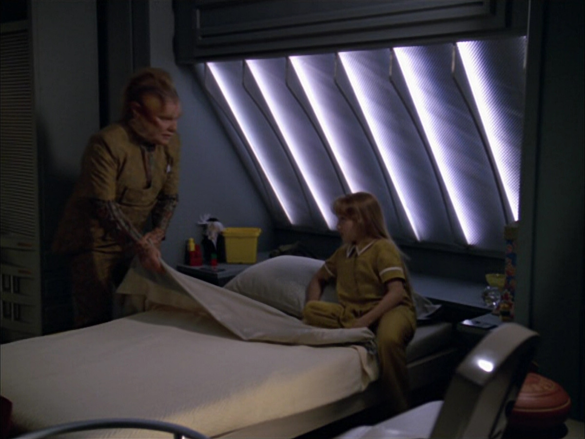 extant_StarTrek_VOY_5x05-OnceUponATime_02073.jpg