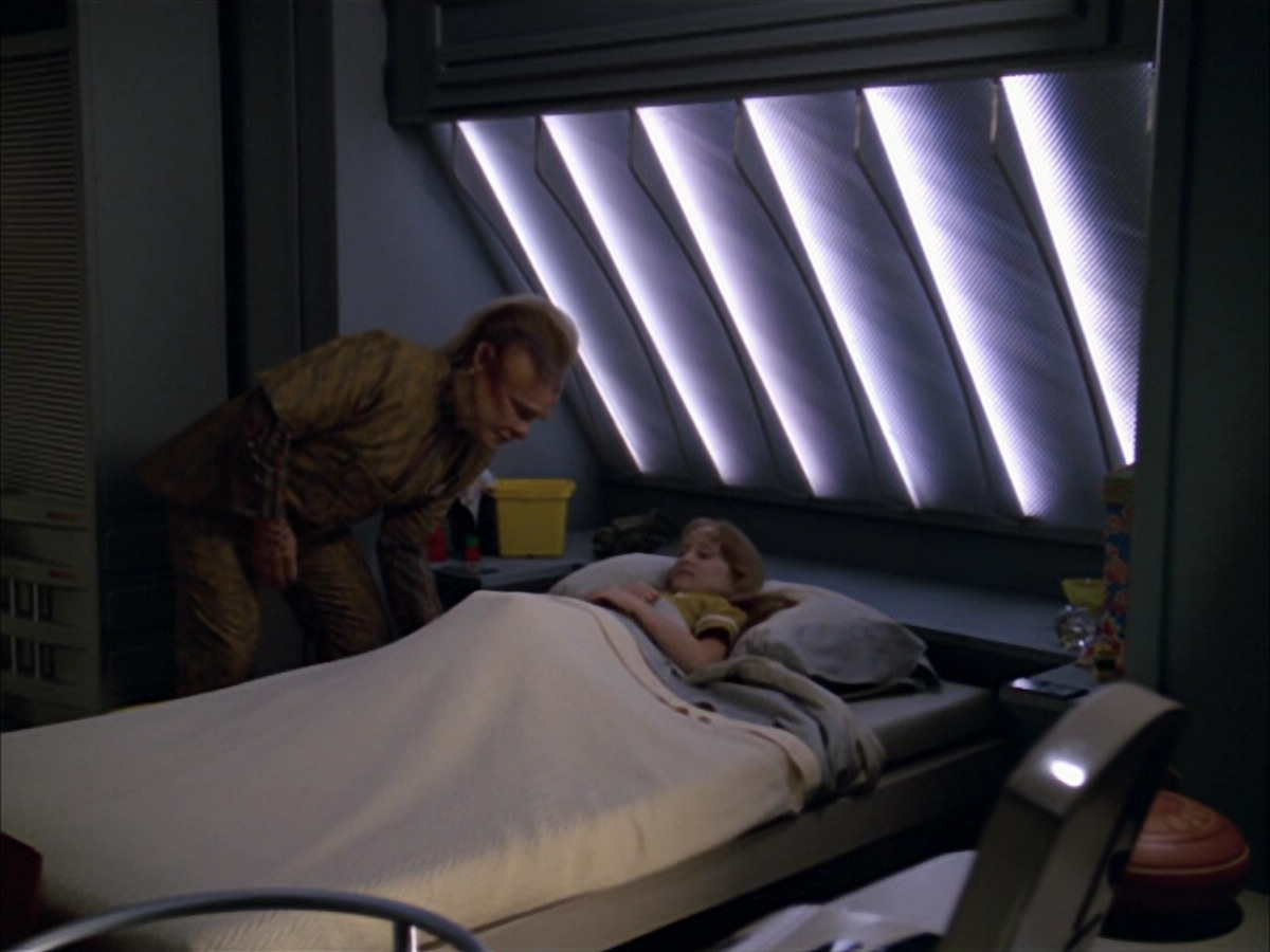 extant_StarTrek_VOY_5x05-OnceUponATime_02078.jpg
