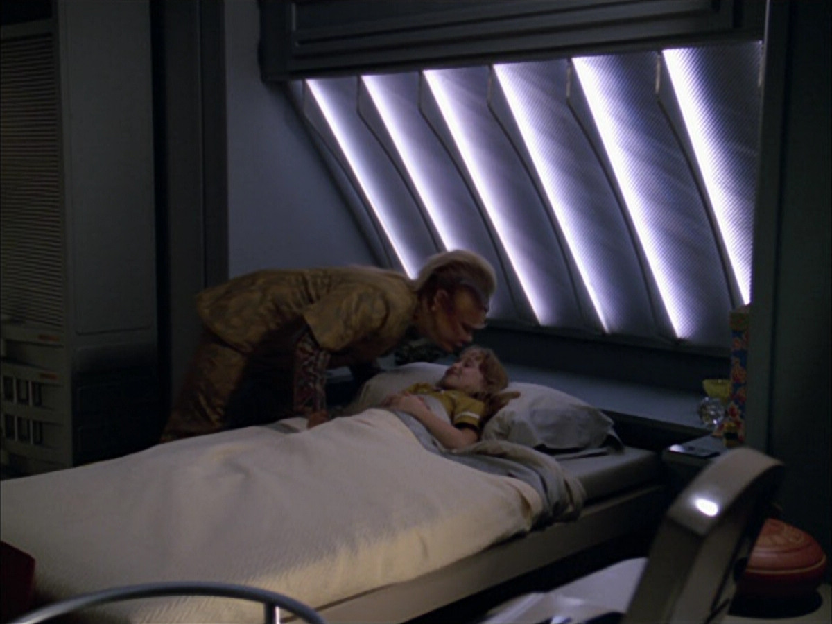 extant_StarTrek_VOY_5x05-OnceUponATime_02081.jpg