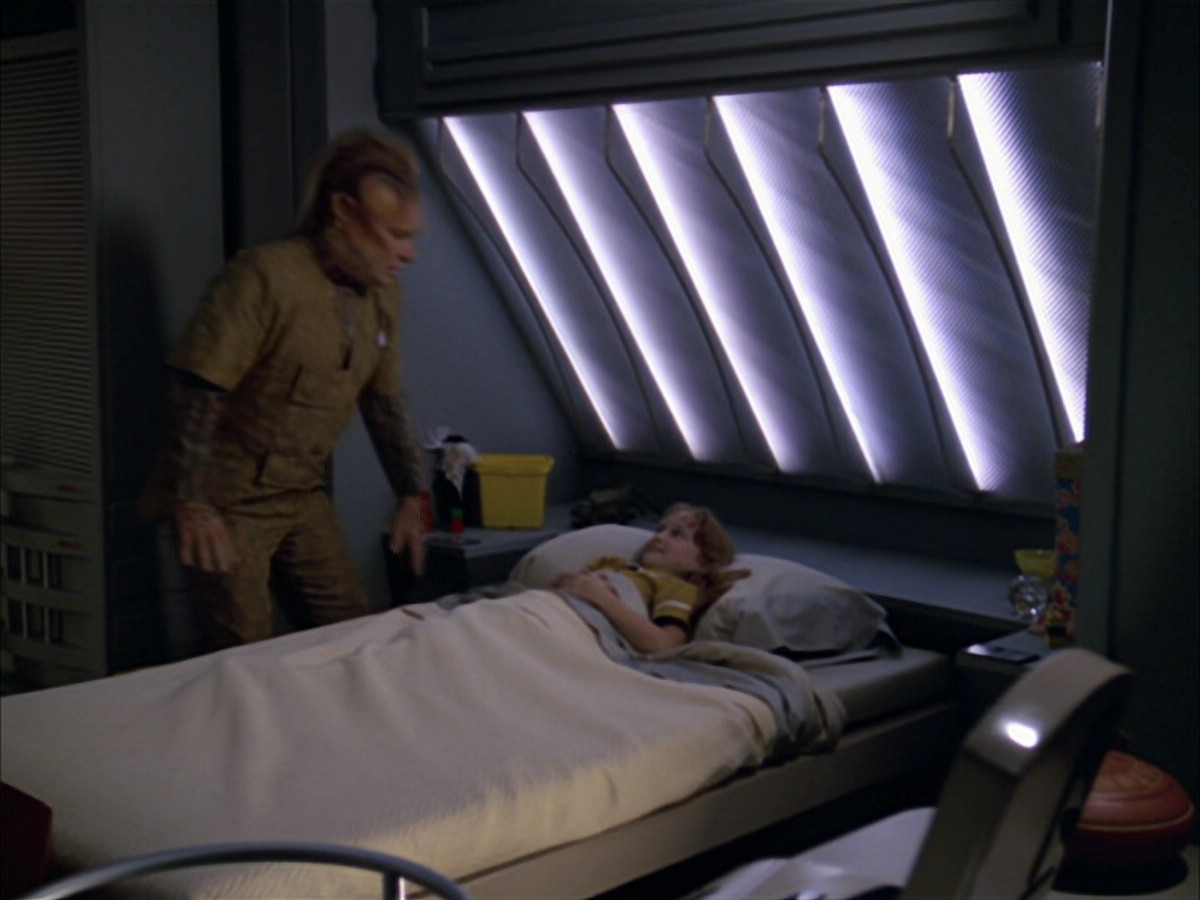 extant_StarTrek_VOY_5x05-OnceUponATime_02083.jpg