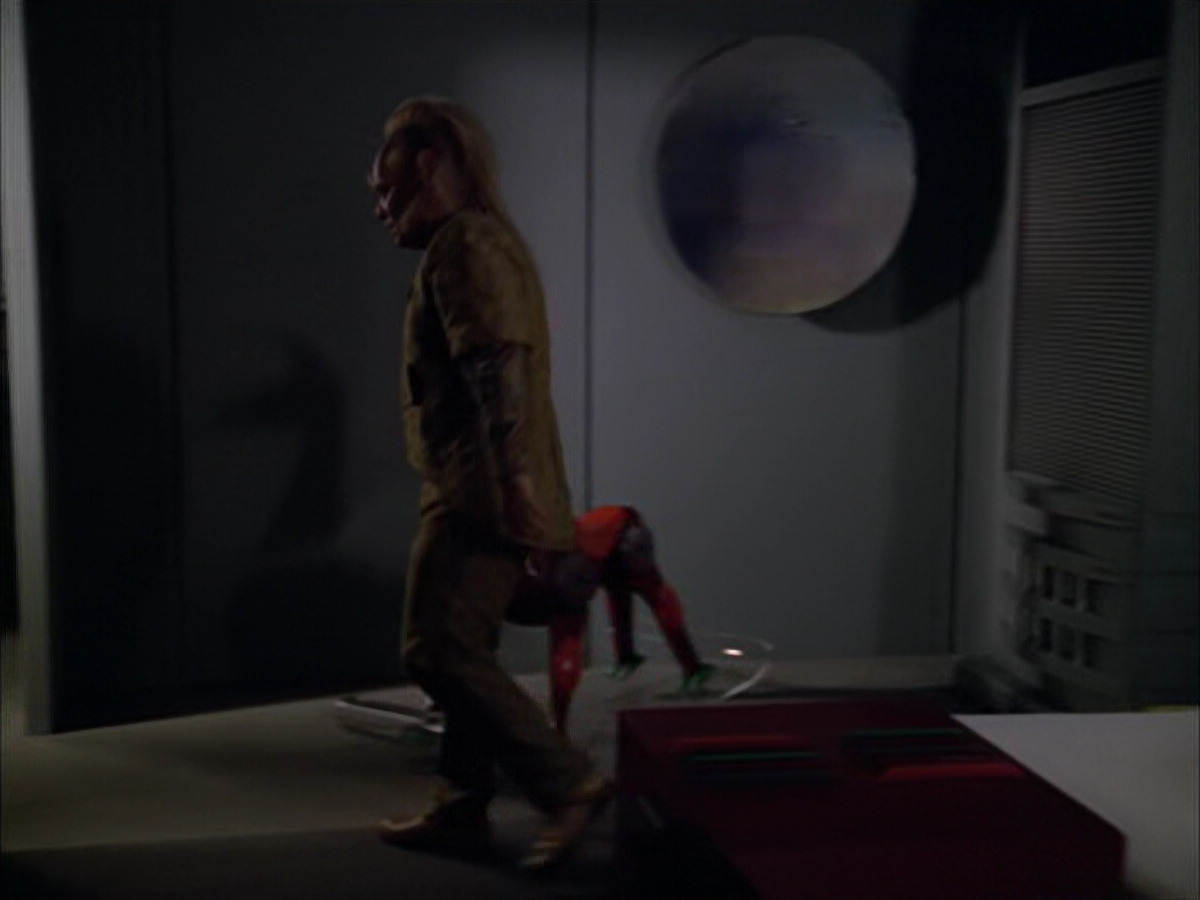extant_StarTrek_VOY_5x05-OnceUponATime_02087.jpg