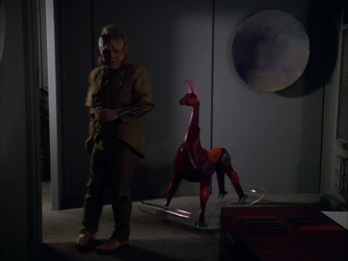 extant_StarTrek_VOY_5x05-OnceUponATime_02088.jpg