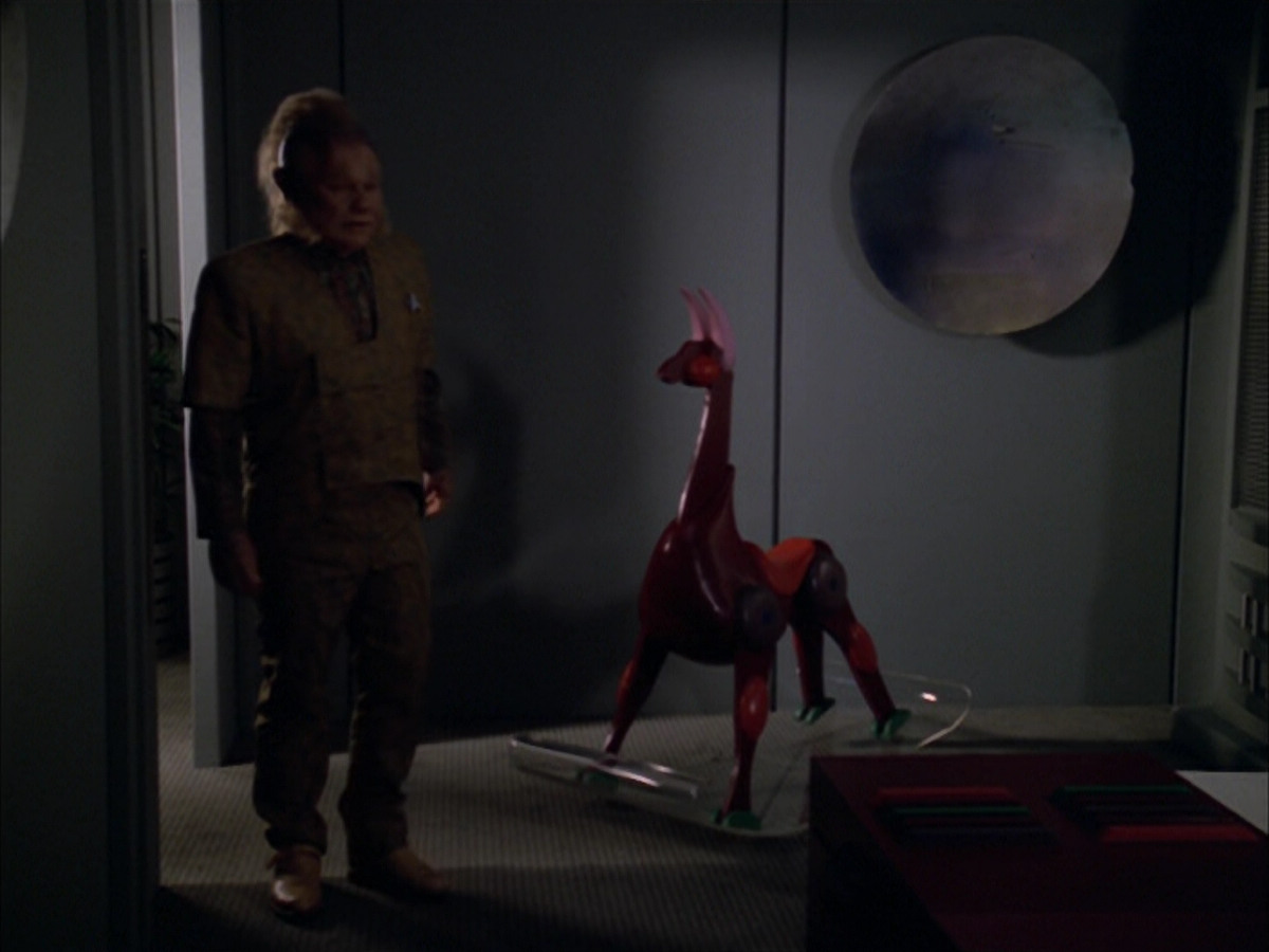 extant_StarTrek_VOY_5x05-OnceUponATime_02093.jpg