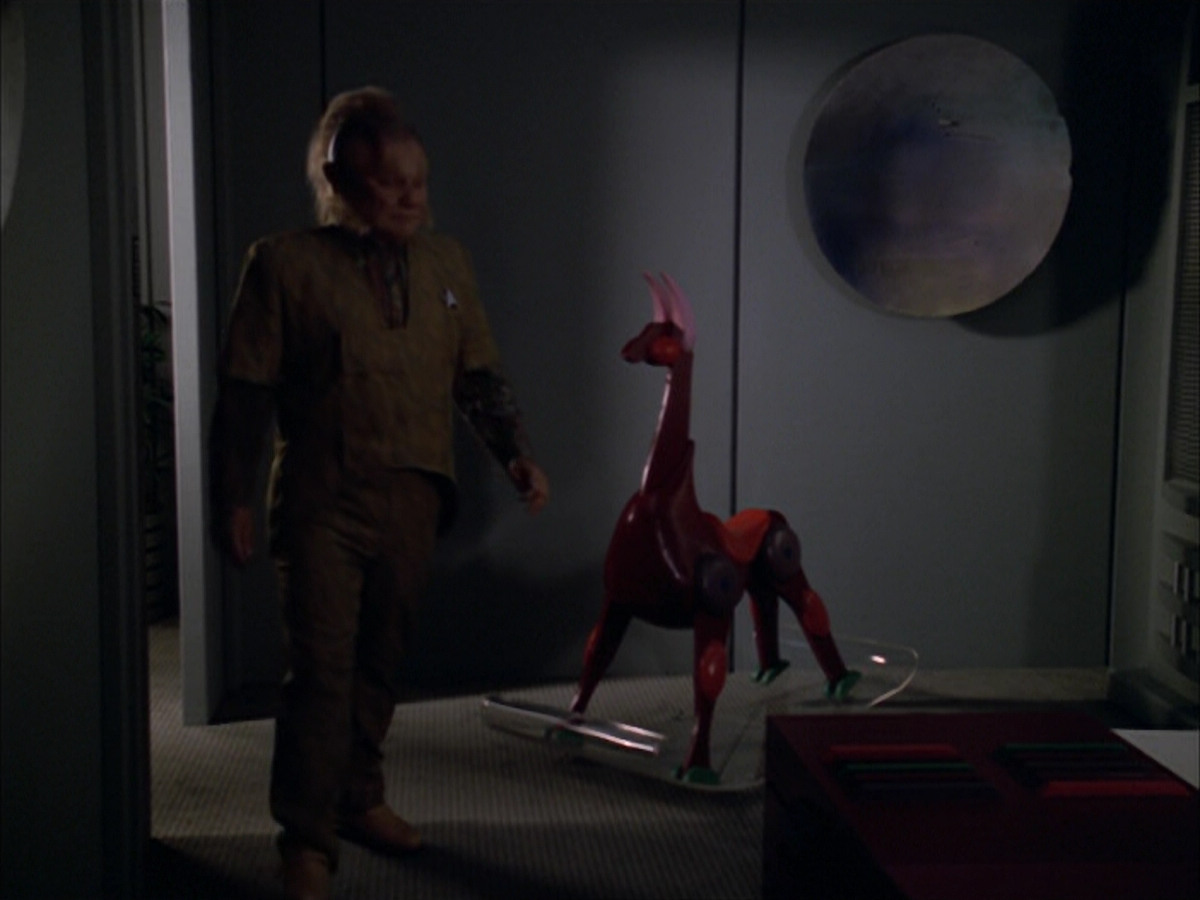 extant_StarTrek_VOY_5x05-OnceUponATime_02094.jpg