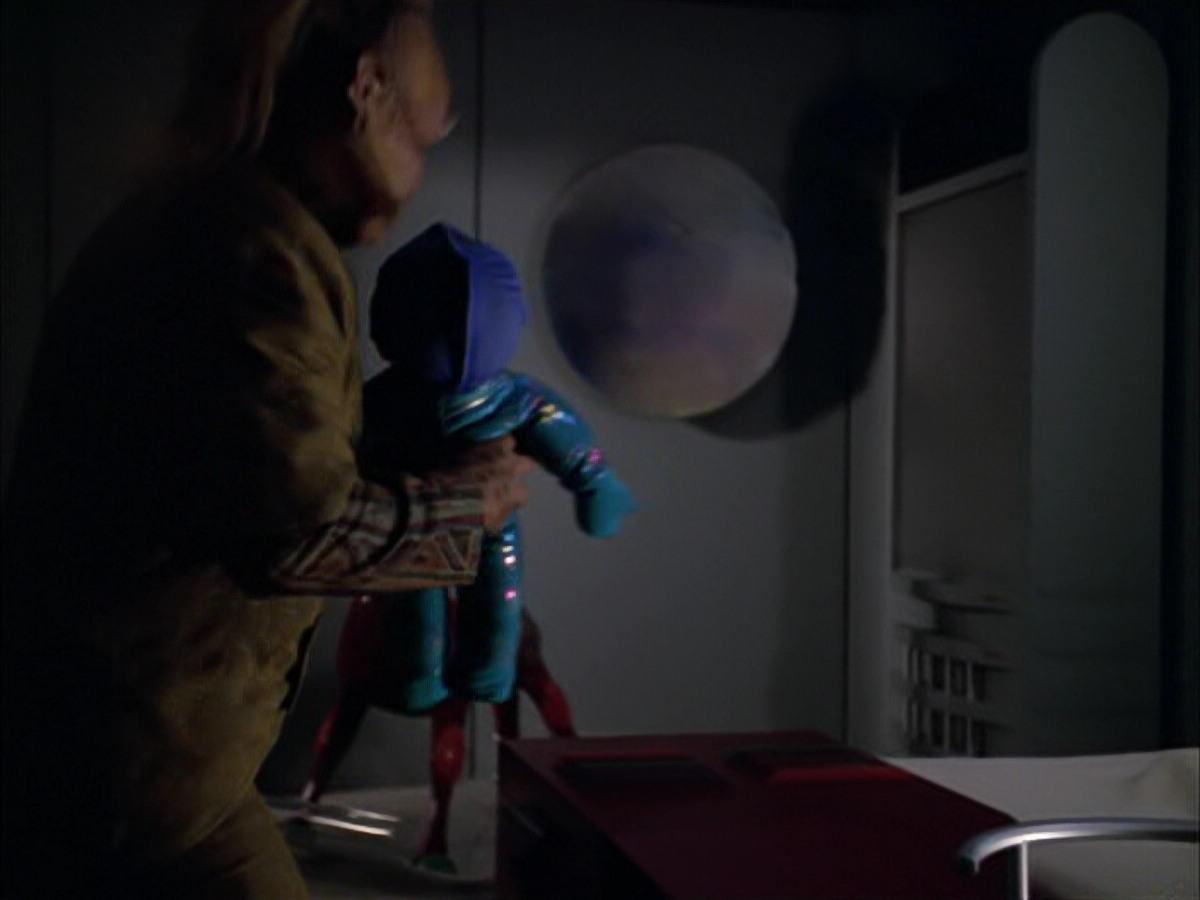 extant_StarTrek_VOY_5x05-OnceUponATime_02099.jpg