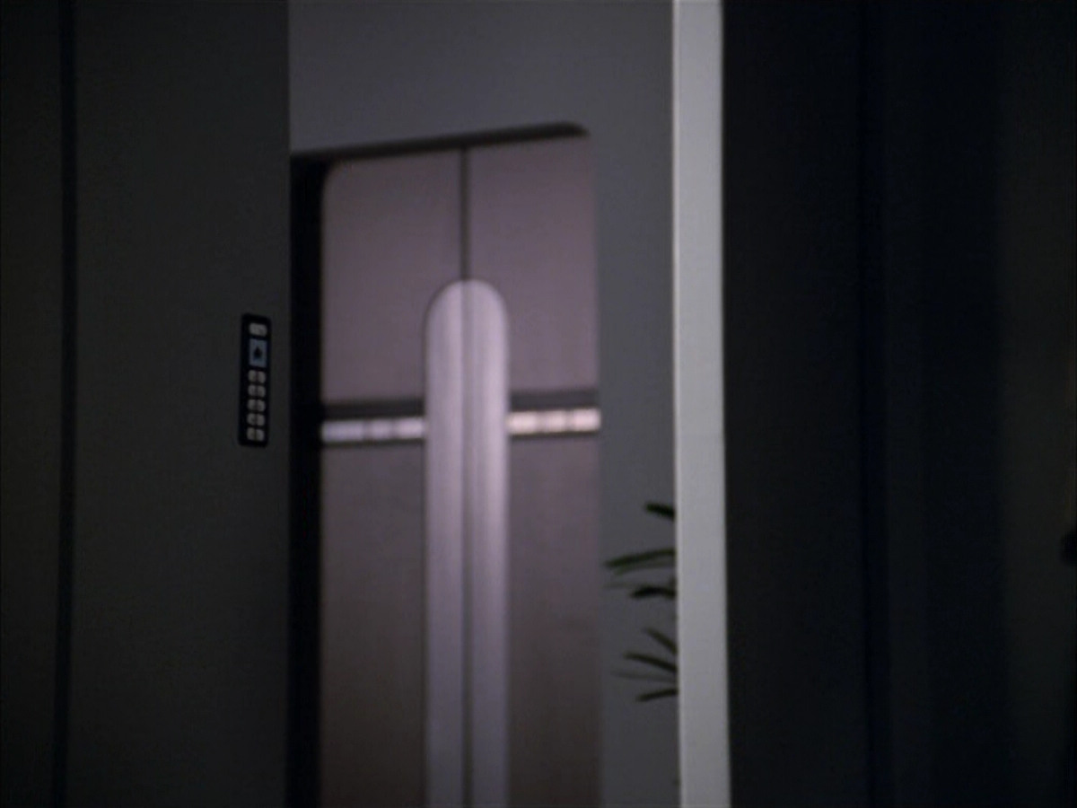 extant_StarTrek_VOY_5x05-OnceUponATime_02108.jpg