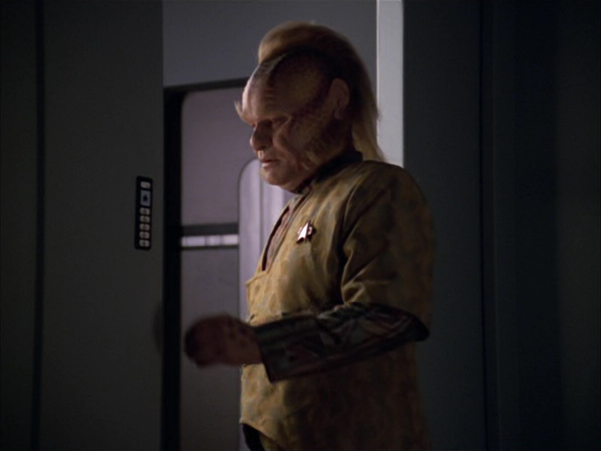 extant_StarTrek_VOY_5x05-OnceUponATime_02110.jpg