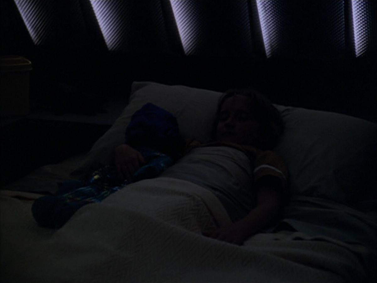 extant_StarTrek_VOY_5x05-OnceUponATime_02116.jpg
